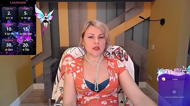 Snapshot of Candy_Long chatting on 12.23.25 Candy Long online show from 12.23.25