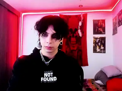 Snapshot of dussk_ chatting on 12.14.24 dussk online show from 12.14.24