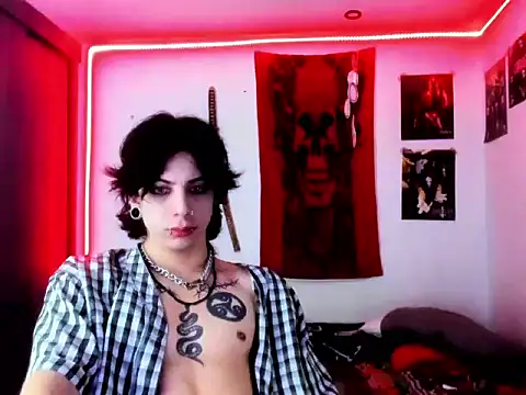 Snapshot of dussk_ chatting on 12.20.24 dussk online show from 12.20.24