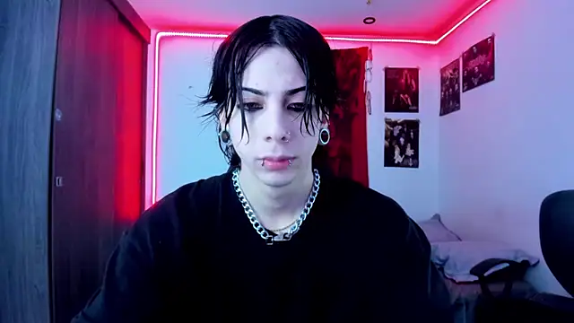 Snapshot of dussk_ chatting on 01.05.25 dussk online show from 01.05.25