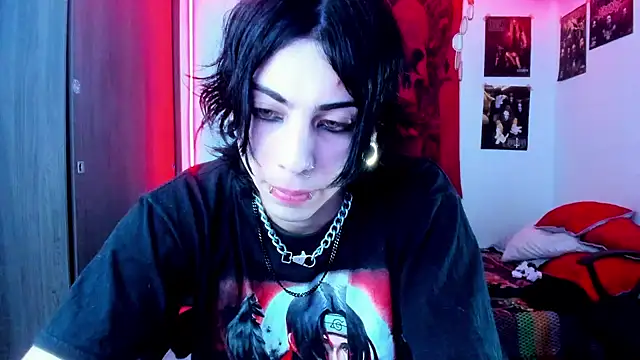 Snapshot of dussk_ chatting on 02.13.25 dussk online show from 02.13.25