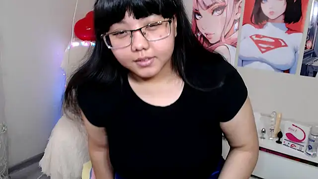 Snapshot of Moertomlly chatting on 03.11.25 Moertomlly online show from 03.11.25