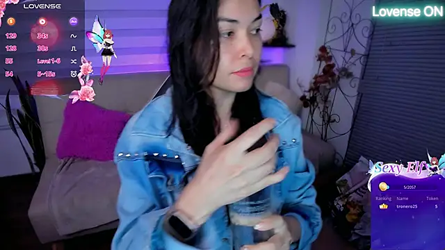 Snapshot of Lunlunera chatting on 05.19.26 Lunlunera online show from 05.19.26