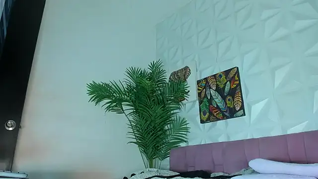 Snapshot of Hellen_Sky chatting on 10.31.25 Hellen Sky online show from 10.31.25