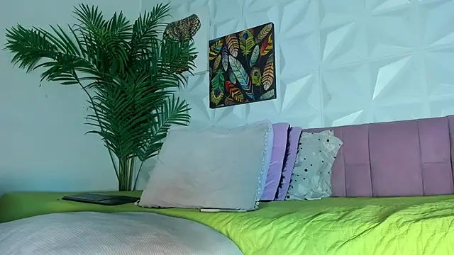 Snapshot of Hellen_Sky chatting on 11.24.25 Hellen Sky online show from 11.24.25