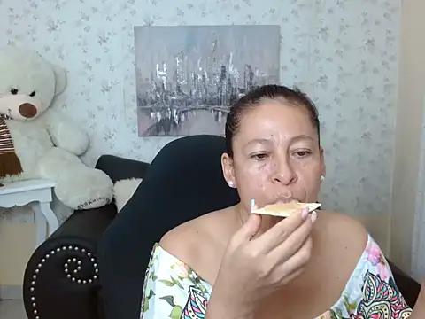 Snapshot of mature_martina chatting on 04.18.26 mature martina online show from 04.18.26
