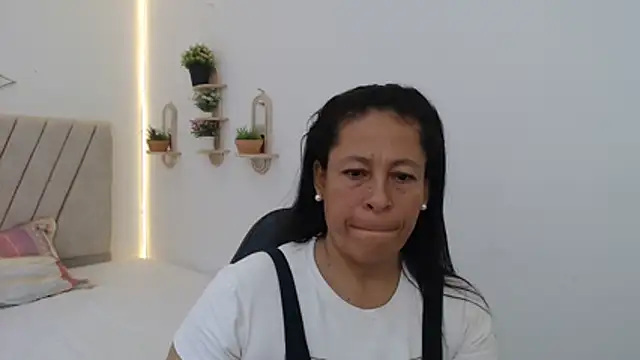 Snapshot of mature_martina chatting on 04.27.26 mature martina online show from 04.27.26