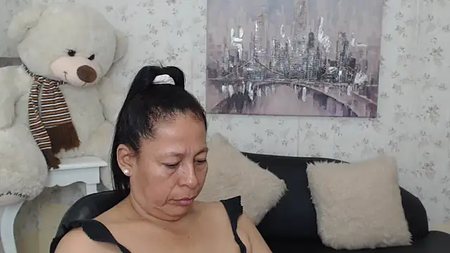Snapshot of mature_martina chatting on 05.13.26 mature martina online show from 05.13.26