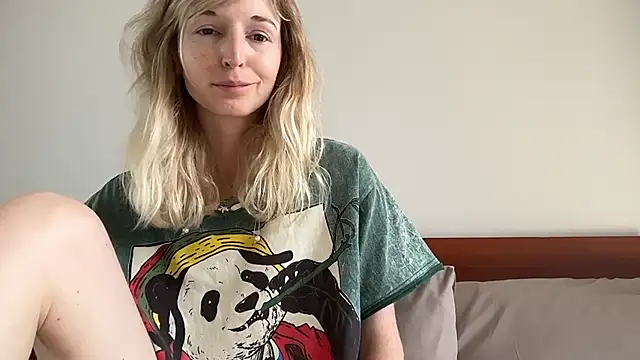 Snapshot of ivankai_ chatting on 02.15.26 ivankai online show from 02.15.26