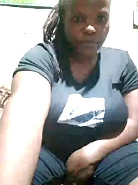 Snapshot of pretty-donna chatting on 04.18.26 pretty-donna online show from 04.18.26