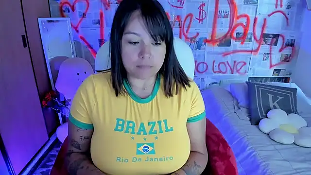 Snapshot of bigbooty-30 chatting on 02.17.25 bigbooty-30 online show from 02.17.25