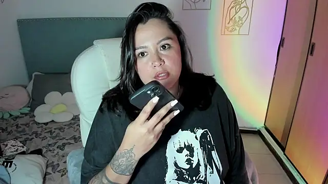 Snapshot of bigbooty-30 chatting on 11.27.25 bigbooty-30 online show from 11.27.25