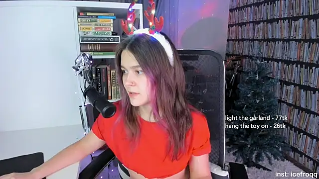 Snapshot of icefroqq chatting on 12.21.24 icefroqq online show from 12.21.24