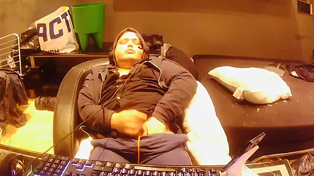 Bebemickey75 online show from 11.23.25