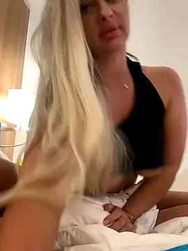 Denisse Perry online show from 11.25.25