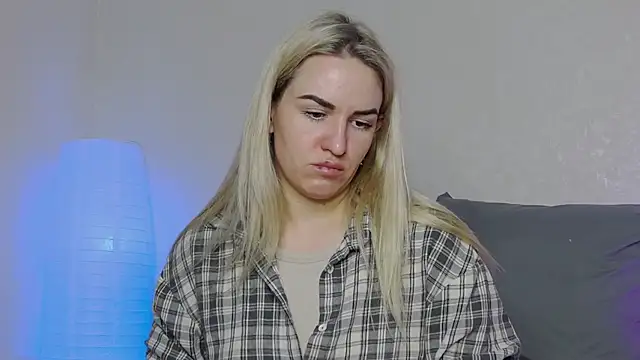 Snapshot of SofiJames chatting on 01.16.25 SofiJames online show from 01.16.25