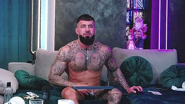 Snapshot of masterkingofmusclee chatting on 12.16.24 masterkingofmusclee online show from 12.16.24