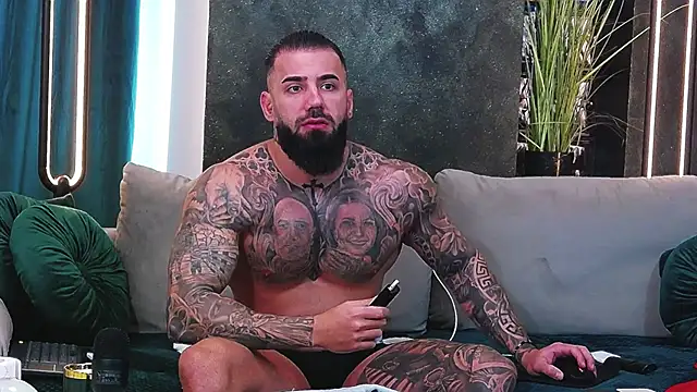 Snapshot of masterkingofmusclee chatting on 01.30.25 masterkingofmusclee online show from 01.30.25