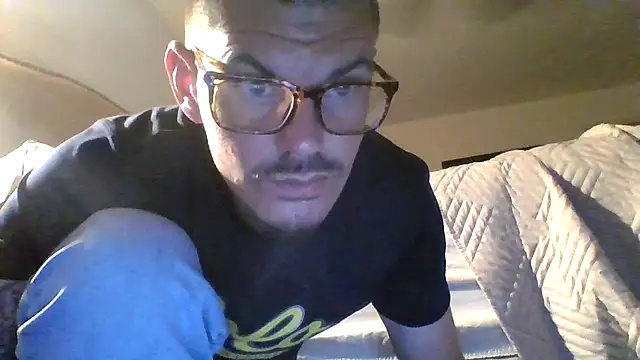 Snapshot of theschisel chatting on 04.04.26 theschisel online show from 04.04.26