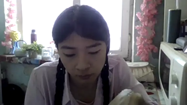 CarlyJoy online show from 04.06.26