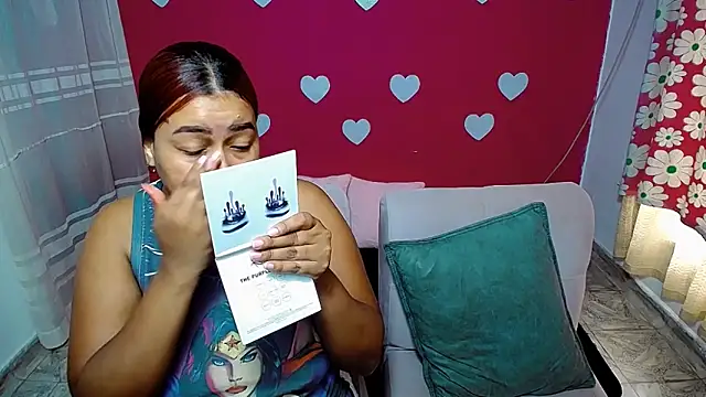 Snapshot of violeta_rous chatting on 05.17.26 violeta rous online show from 05.17.26