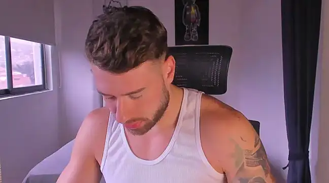 Snapshot of paul_rogerr chatting on 03.12.25 paul rogerr online show from 03.12.25