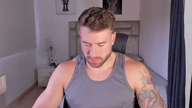 Snapshot of paul_rogerr chatting on 09.11.25 paul rogerr online show from 09.11.25