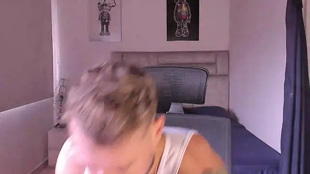 Snapshot of paul_rogerr chatting on 10.11.25 paul rogerr online show from 10.11.25