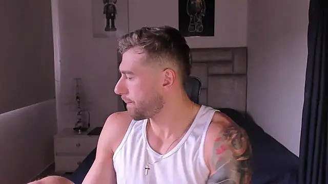 Snapshot of paul_rogerr chatting on 10.19.25 paul rogerr online show from 10.19.25