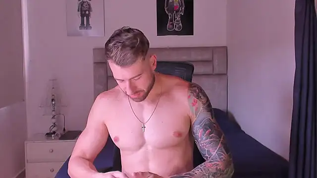 Snapshot of paul_rogerr chatting on 10.29.25 paul rogerr online show from 10.29.25