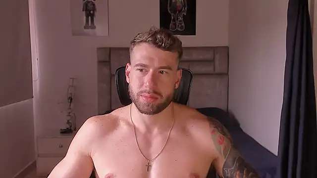 Snapshot of paul_rogerr chatting on 11.02.25 paul rogerr online show from 11.02.25