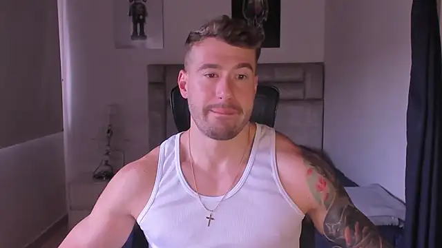 Snapshot of paul_rogerr chatting on 11.06.25 paul rogerr online show from 11.06.25