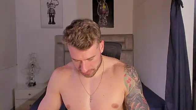 Snapshot of paul_rogerr chatting on 11.18.25 paul rogerr online show from 11.18.25