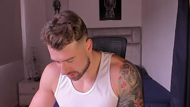 Snapshot of paul_rogerr chatting on 12.02.25 paul rogerr online show from 12.02.25