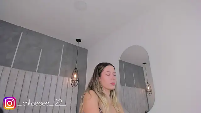 Snapshot of chloe_d chatting on 01.19.25 chloe d online show from 01.19.25