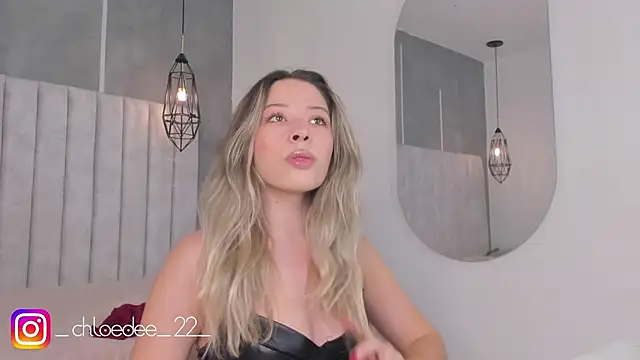 Snapshot of chloe_d chatting on 02.03.25 chloe d online show from 02.03.25