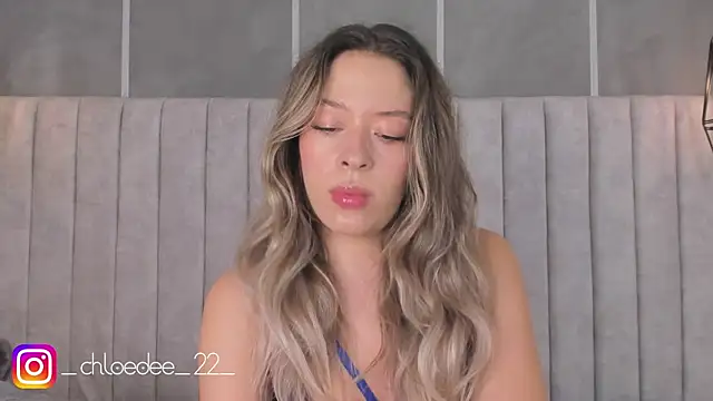 Snapshot of chloe_d chatting on 03.12.25 chloe d online show from 03.12.25