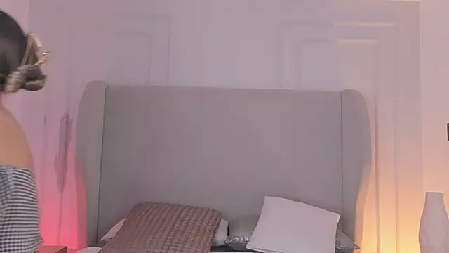 Snapshot of chloe_d chatting on 10.25.25 chloe d online show from 10.25.25