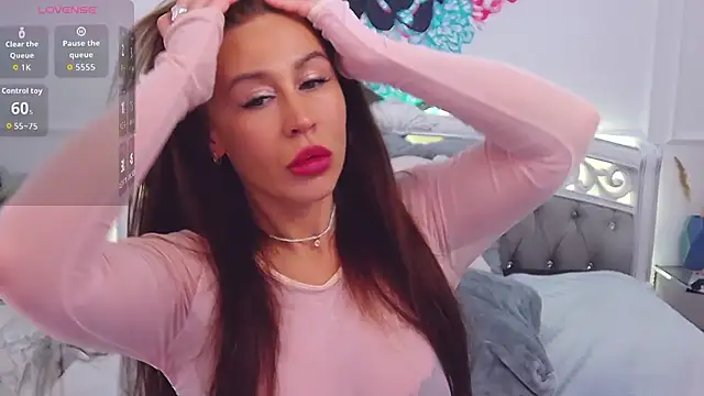 Snapshot of CrissyTaylor chatting on 11.13.25 CrissyTaylor online show from 11.13.25