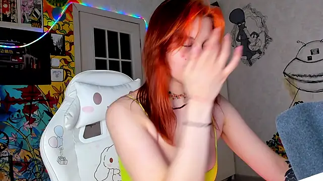 Snapshot of Sunny_Mouse_ chatting on 03.18.25 Sunny Mouse online show from 03.18.25