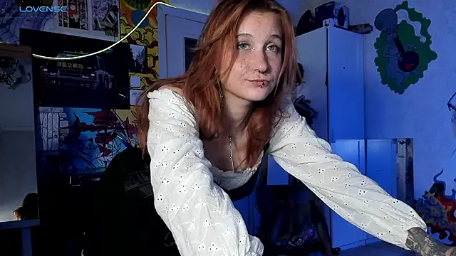 Snapshot of Sunny_Mouse_ chatting on 10.13.25 Sunny Mouse online show from 10.13.25