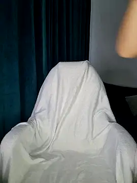 Snapshot of Flower_Pow3r chatting on 11.04.25 Flower Pow3r online show from 11.04.25