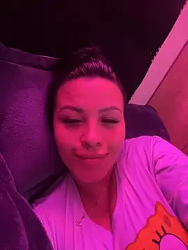 Snapshot of sexyyykloee chatting on 10.10.25 sexyyykloee online show from 10.10.25