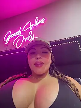 Snapshot of sexyyykloee chatting on 06.25.26 sexyyykloee online show from 06.25.26