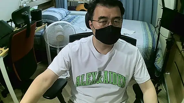 Snapshot of Jackvanlee chatting on 06.25.26 Jackvanlee online show from 06.25.26