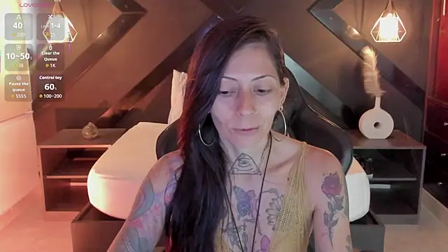 Snapshot of dark_gotica chatting on 04.17.26 dark gotica online show from 04.17.26