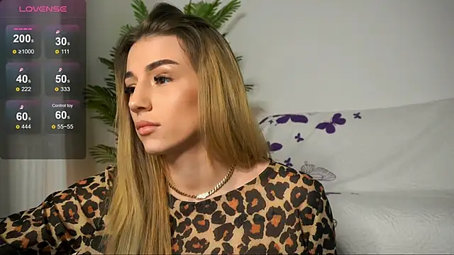 Snapshot of AishaCarter chatting on 01.31.25 AishaCarter online show from 01.31.25