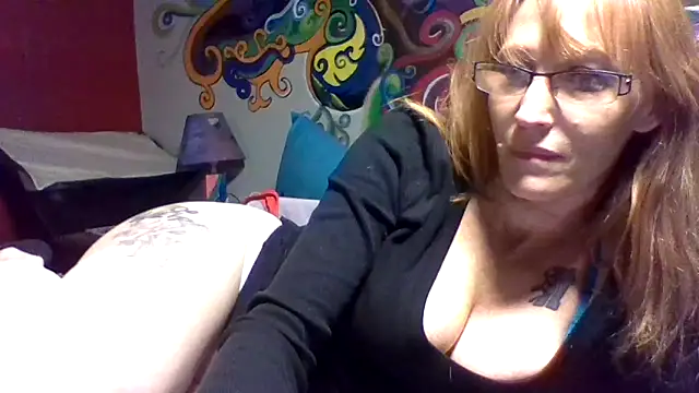Snapshot of 4EyedSluttyGinger chatting on 01.01.25 4EyedSluttyGinger online show from 01.01.25