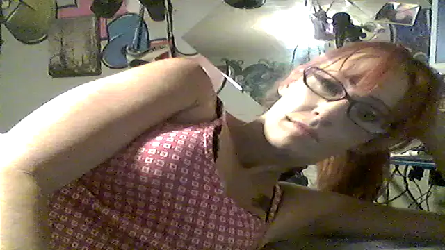 Snapshot of 4EyedSluttyGinger chatting on 04.30.26 4EyedSluttyGinger online show from 04.30.26