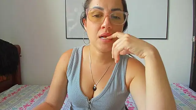 Snapshot of squirttati33 chatting on 07.27.26 squirttati33 online show from 07.27.26